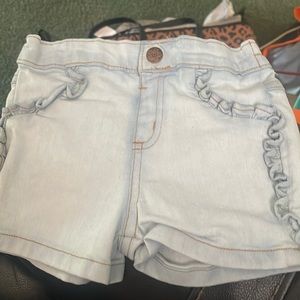 Garanimals girl shorts size 18 months.